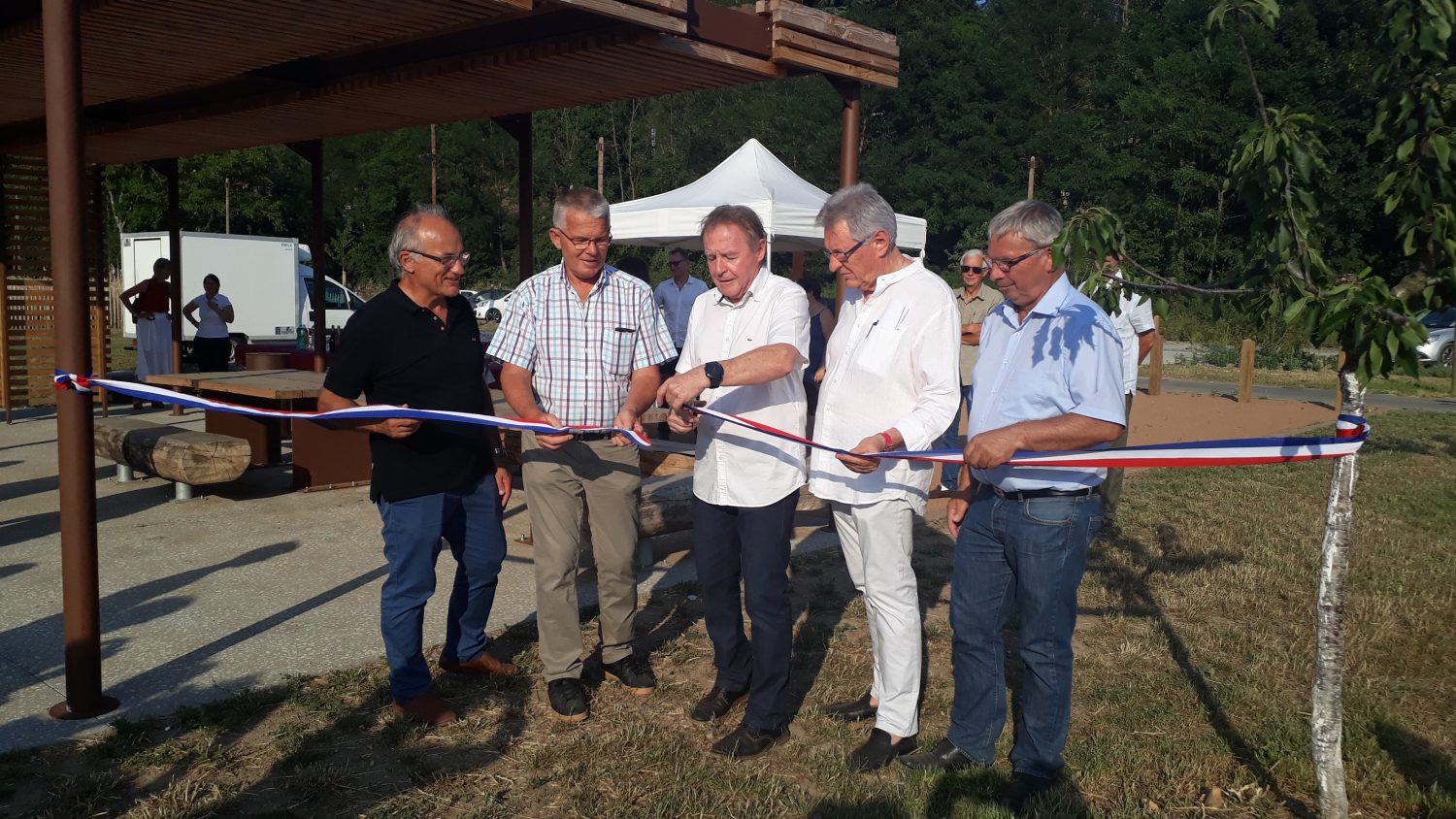 De gauche à droite, Paul Rossi (Président du Syribt), Paul Perras (ancien Président du SYRIBT), Pierre-Jean Zannettacci (Président de la CCPA), Jean Martinage (maire d'Eveux) et Robert Allognet (Vice- Président Environnement).